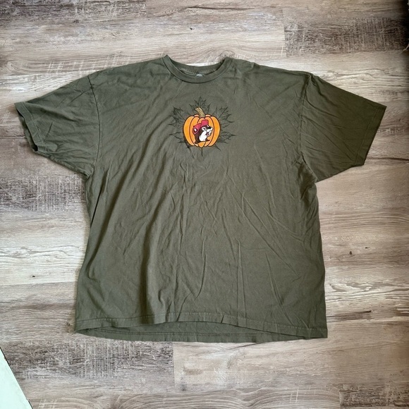 Buc-ees Other - Buc-ees Green and orange pumpkin tee
Fav truck stop in USA
Mens 3XL
